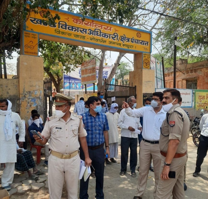 Mathura: candidates should not bring unnecessary crowd at the enrollment center: SDM