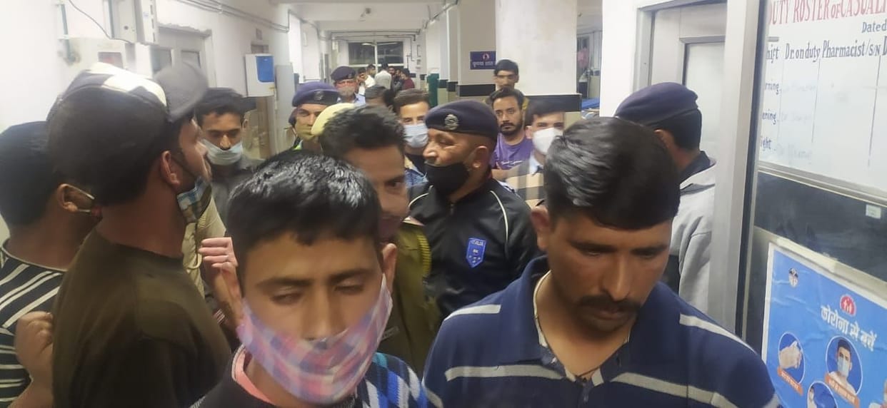 people angry on death of patient in chamba medical college