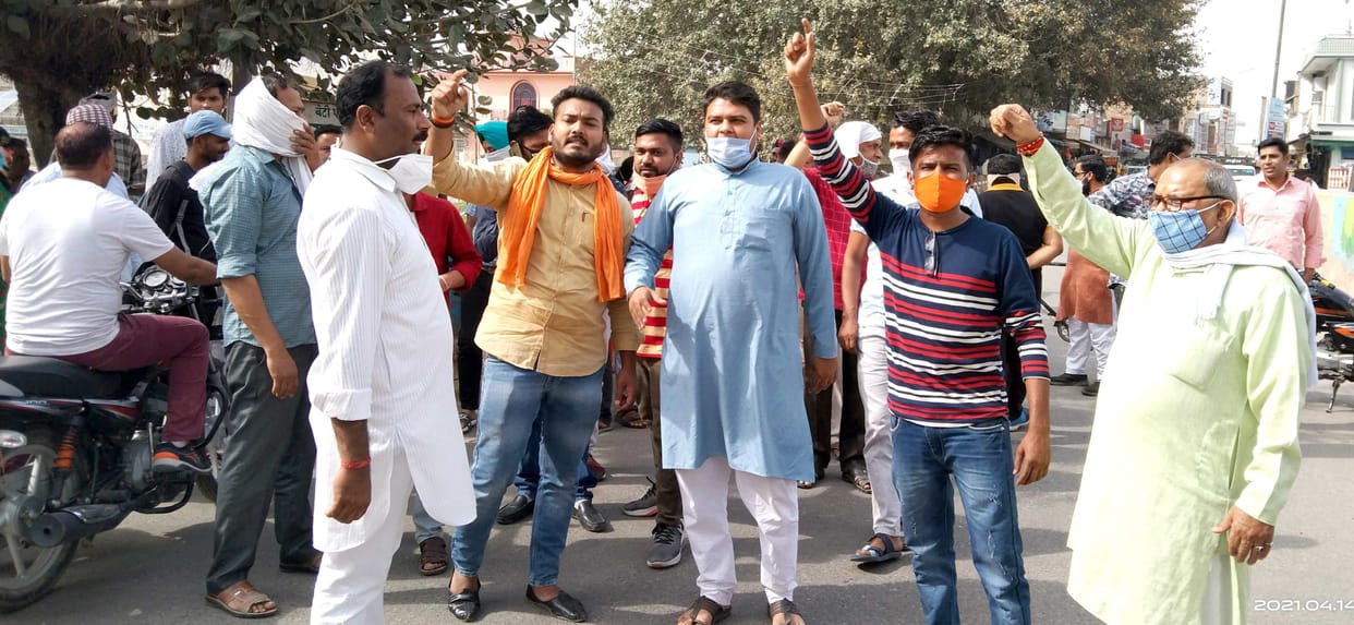 Distressed shopkeepers jammed due to police challan proceedings