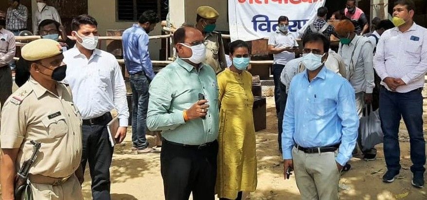 Monitoring of polling parties' booths through GPS tracking