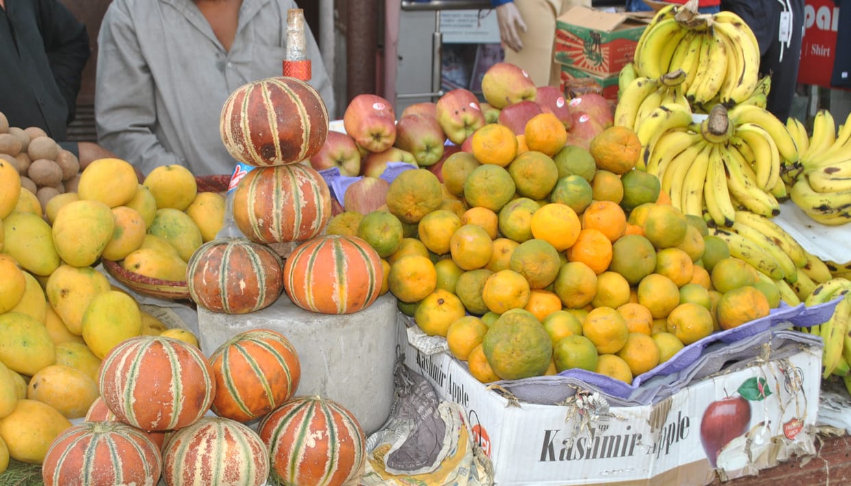 Navaratri, prices of fruits increased in Ramadan
