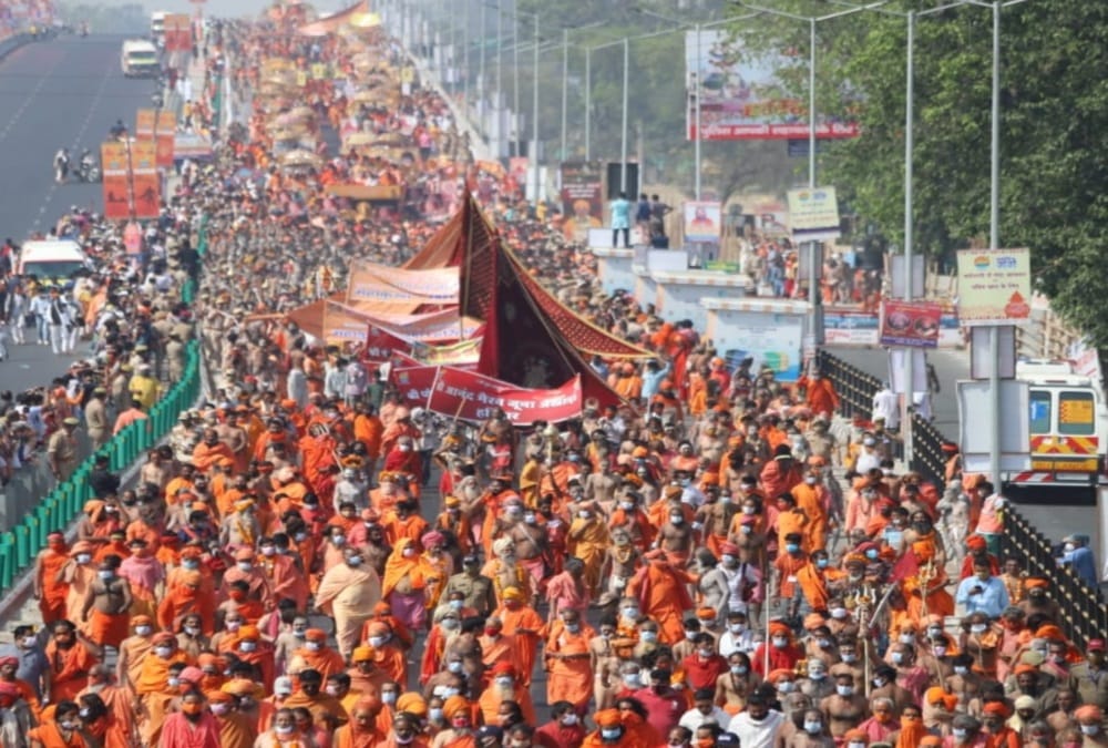 Maha Kumbh Mela 2021: Saints Grand Julus in Haridwar During Coronavirus Fear Photos