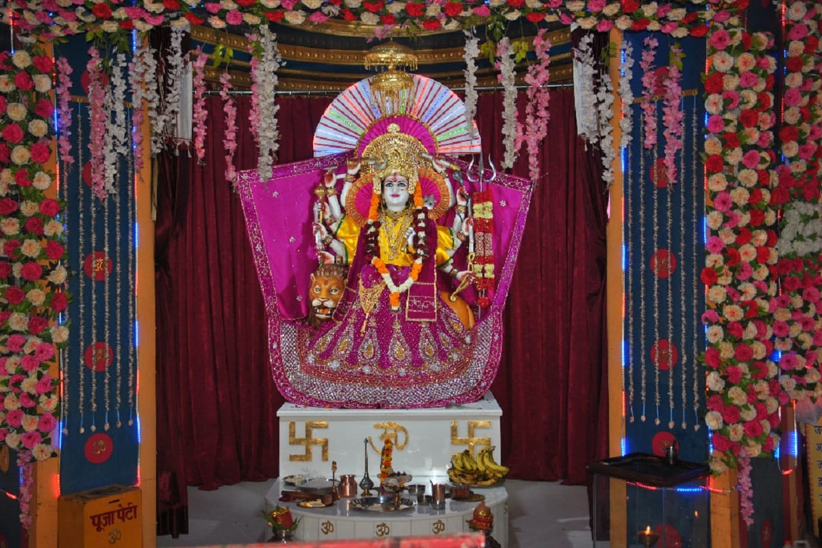 Meerut News: devotees reach to visit the Adi Shakti Jagadambay Shaktipeeth Gol Temple in Navratri