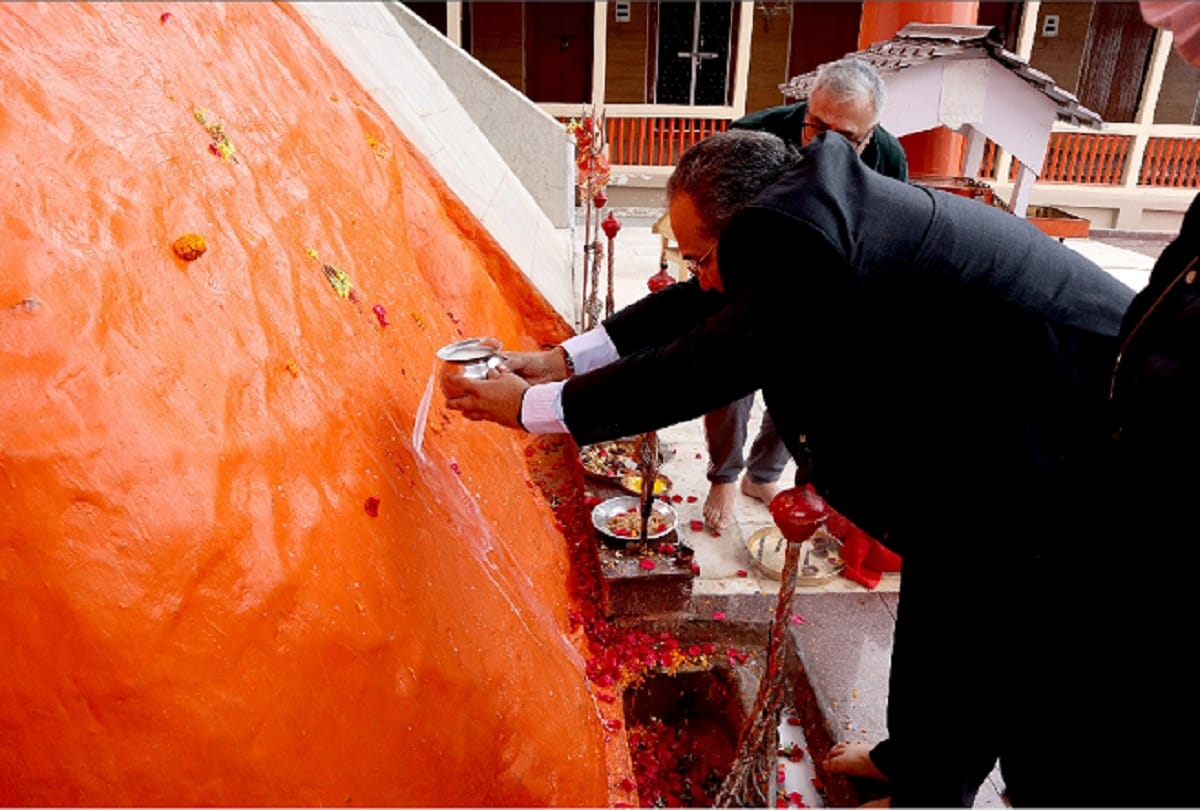 jammu and kashmir Kashmiri Pandits performed puja at Sheetal Nath Temple in Kral Khud Srinagar on Navreh Local Muslims also participated in celebrations