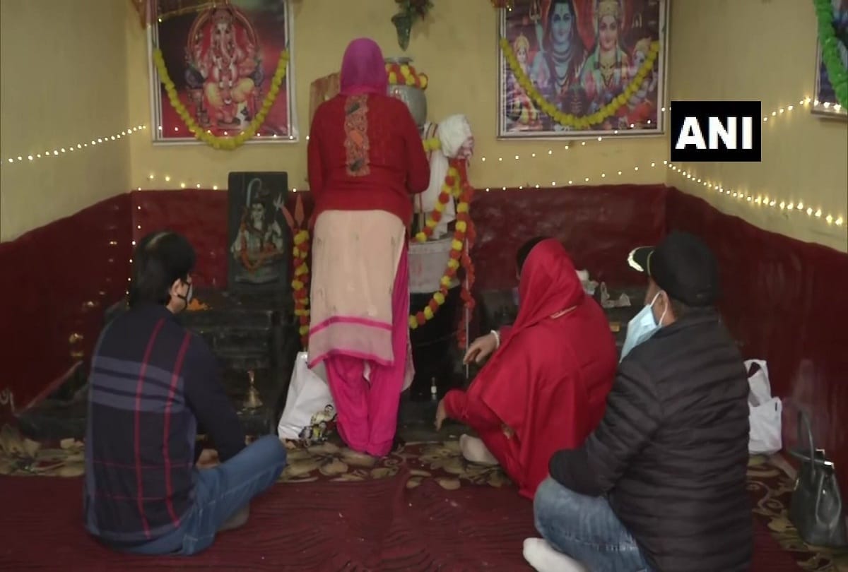 jammu and kashmir Kashmiri Pandits performed puja at Sheetal Nath Temple in Kral Khud Srinagar on Navreh Local Muslims also participated in celebrations