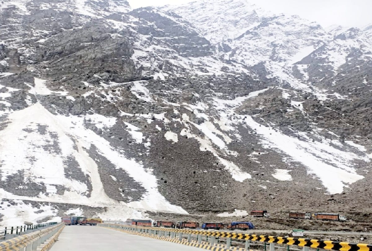 Lahaul News: Darchu Sarchu Gramphu Losar Darcha Shinkula Road closed