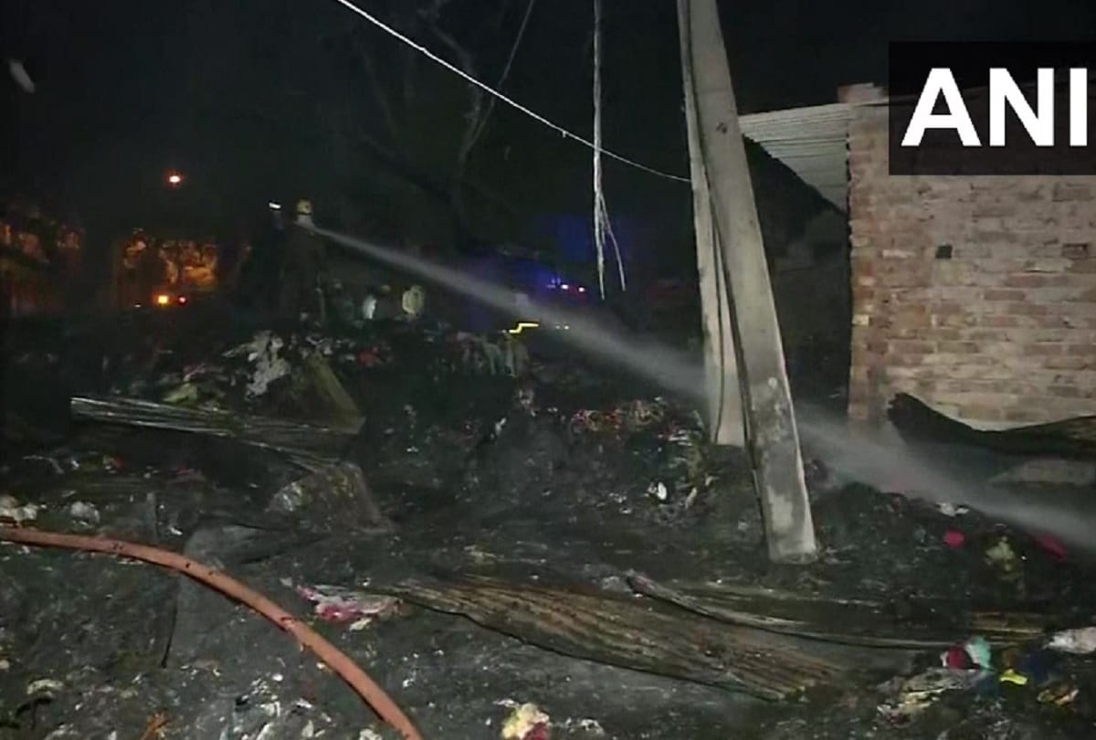 Delhi news: fire in Pashchim Puri doused