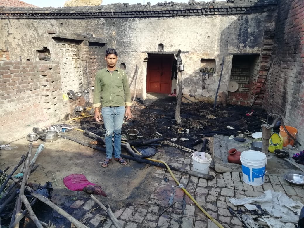 Family of two brothers burnt due to fire, family members escaped from home and saved their lives