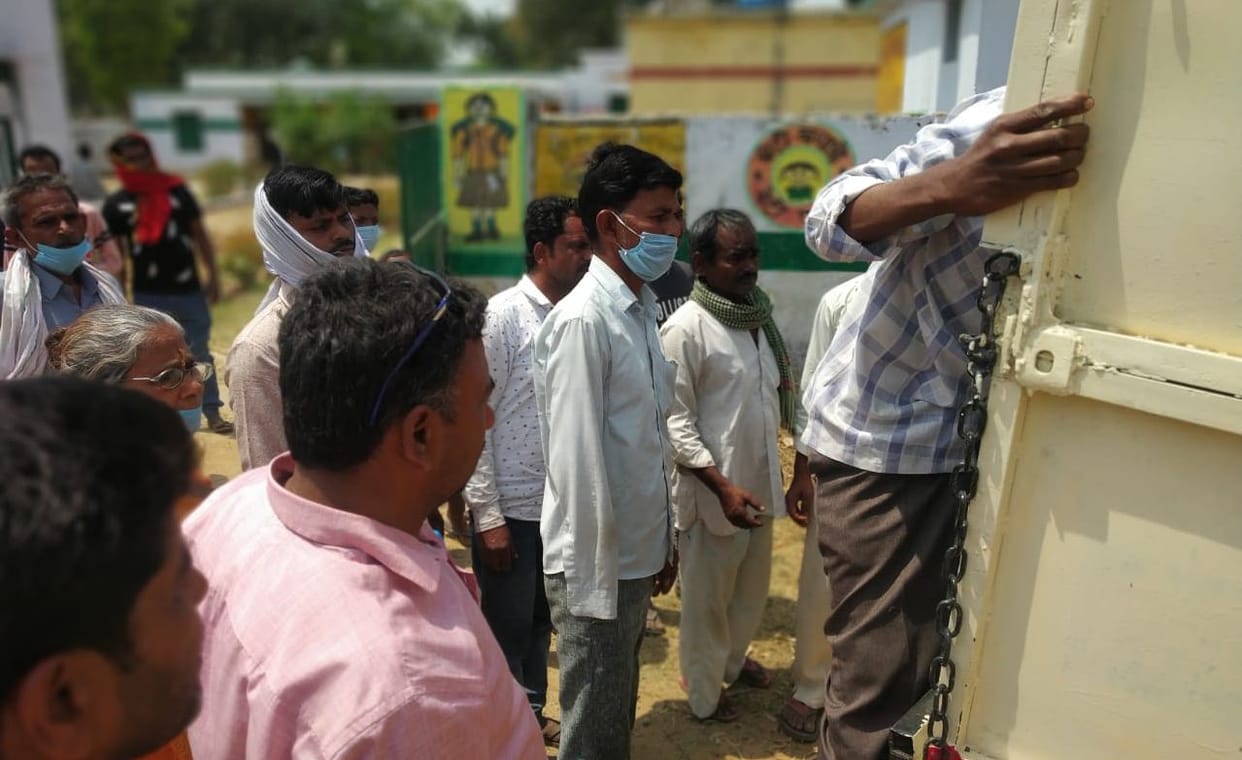 died,hardoi news,old women,line to cast,his vote