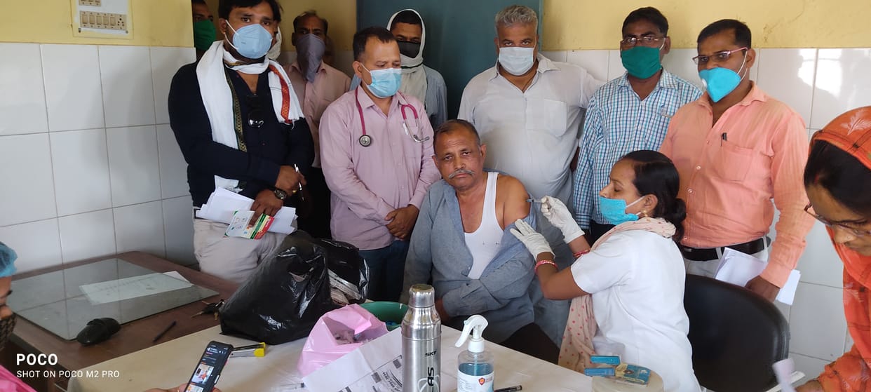 Overcrowding at centers for corona vaccine ..