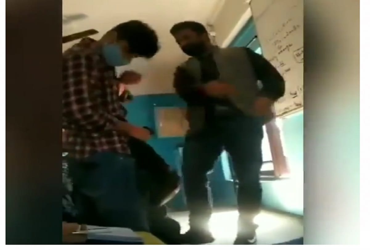 teachers slaps a student in coaching class of srinagar, video got viral