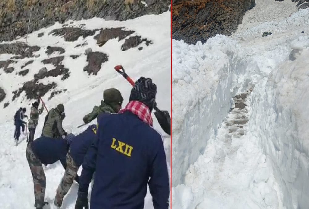 Hemkund Sahib Yatra 2021: Indian Army Soldiers Removing Snow From Astha path Photos