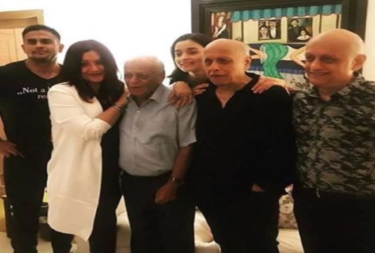 Before Alia Bhatt marriage her sister left vishesh films and opened a new company with Cousin