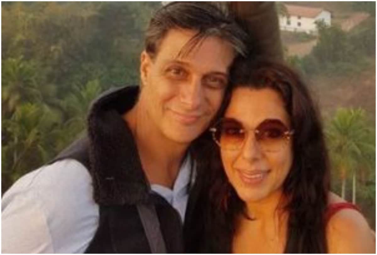 Pooja Bedi Enjoy Holidays With Fiancé Maneck Contractor In Goa Says Life Is Not Meant To Be Lived In Fear