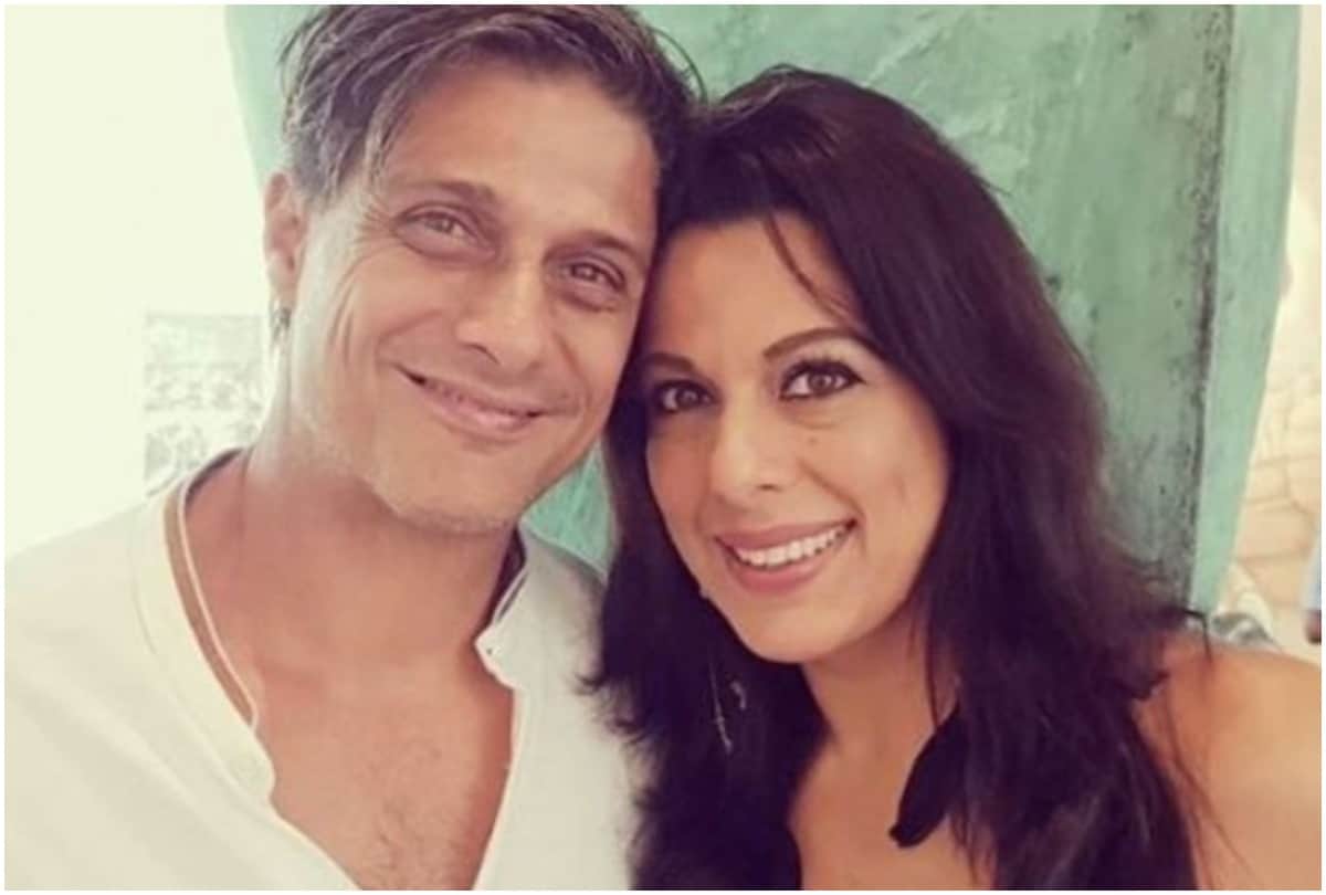 Pooja Bedi Enjoy Holidays With Fiancé Maneck Contractor In Goa Says Life Is Not Meant To Be Lived In Fear