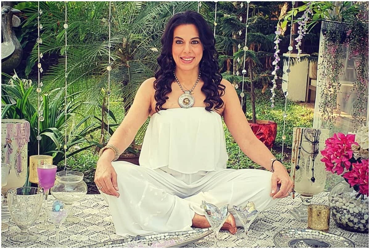 Pooja calls Aryan innocent kid Twitter user says SRK started acting at 23