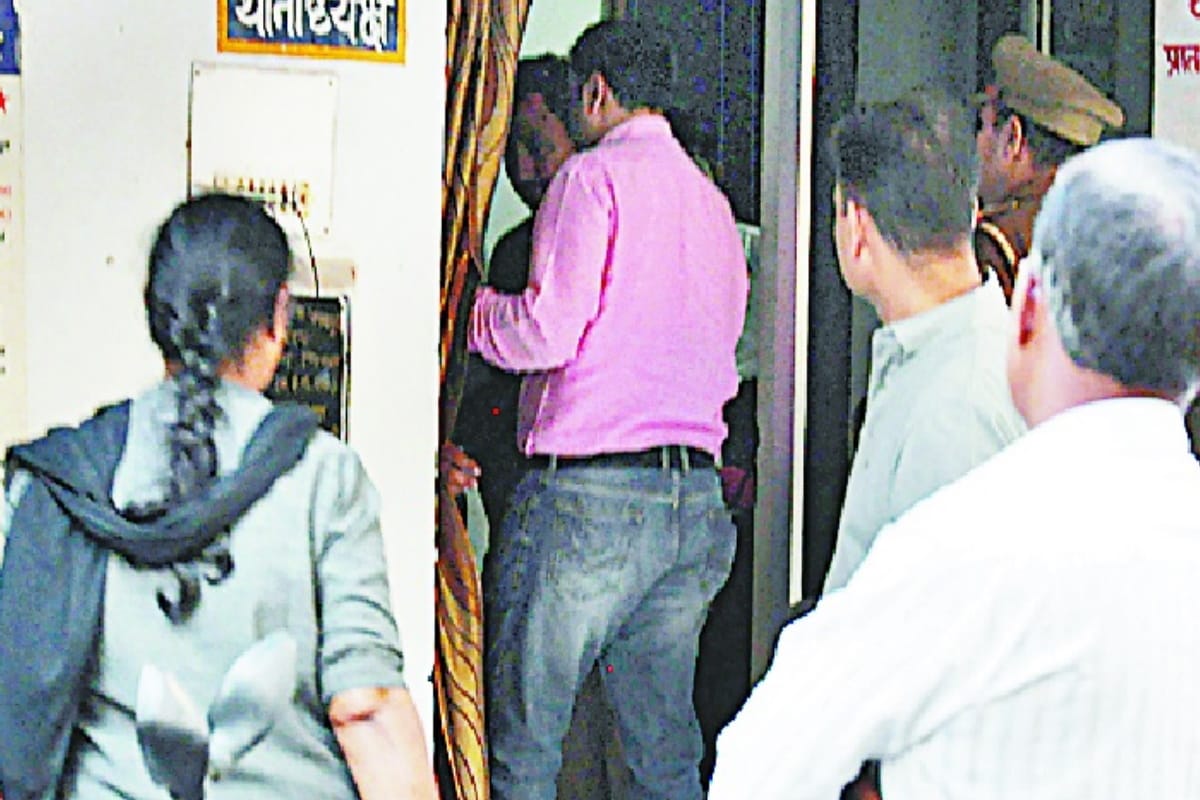 Gurugram health team have raided in ultrasound center in Bijnor and three people in custody