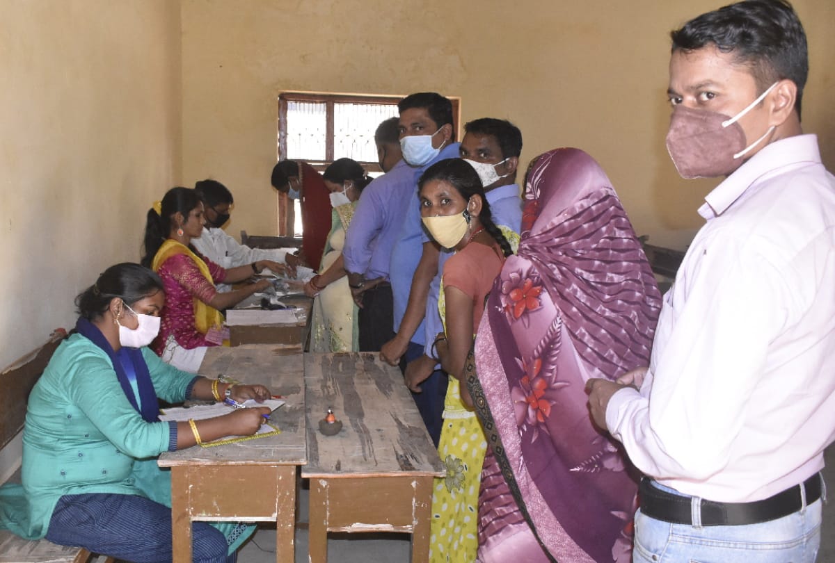 up panchayat chunav 2021 Young to elderly voters happy after voting