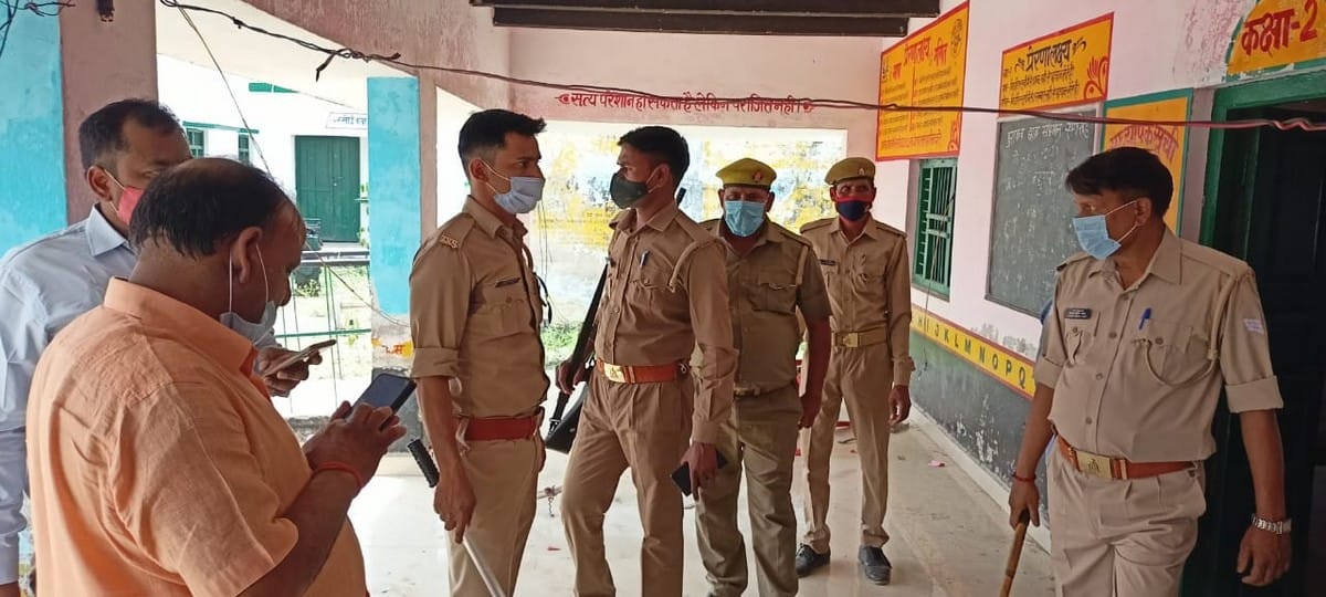 UP panchayat elections 2021: clash between candidates and there supporters at booth panchayat chunav in jaunpur
