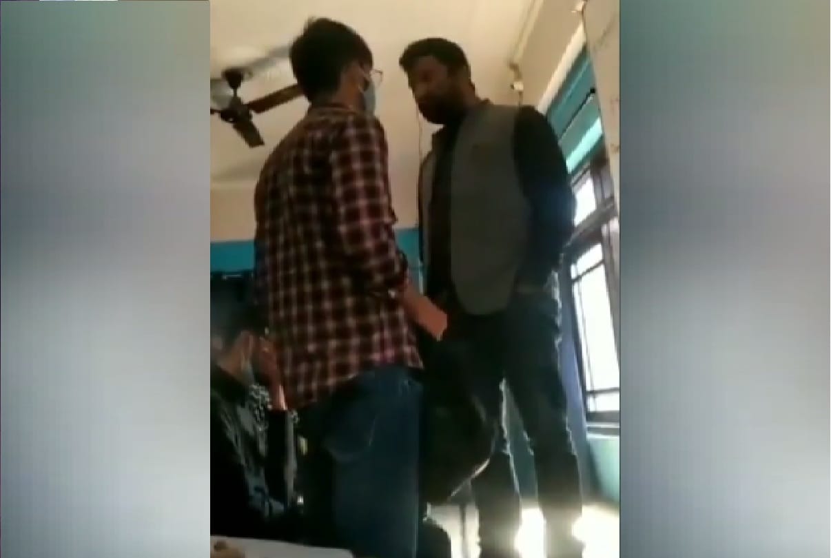 kashmir teacher slaps student in coaching class of srinagar, video got viral