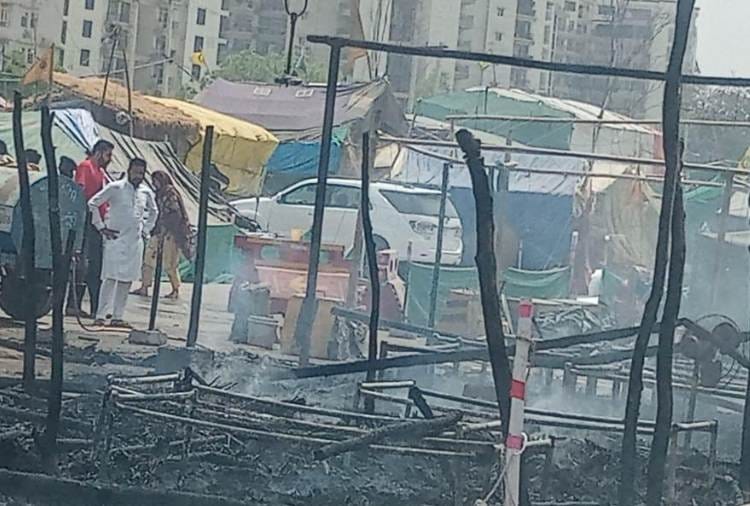 Fire breaks out in two trolley of protesting farmers at Kundli border