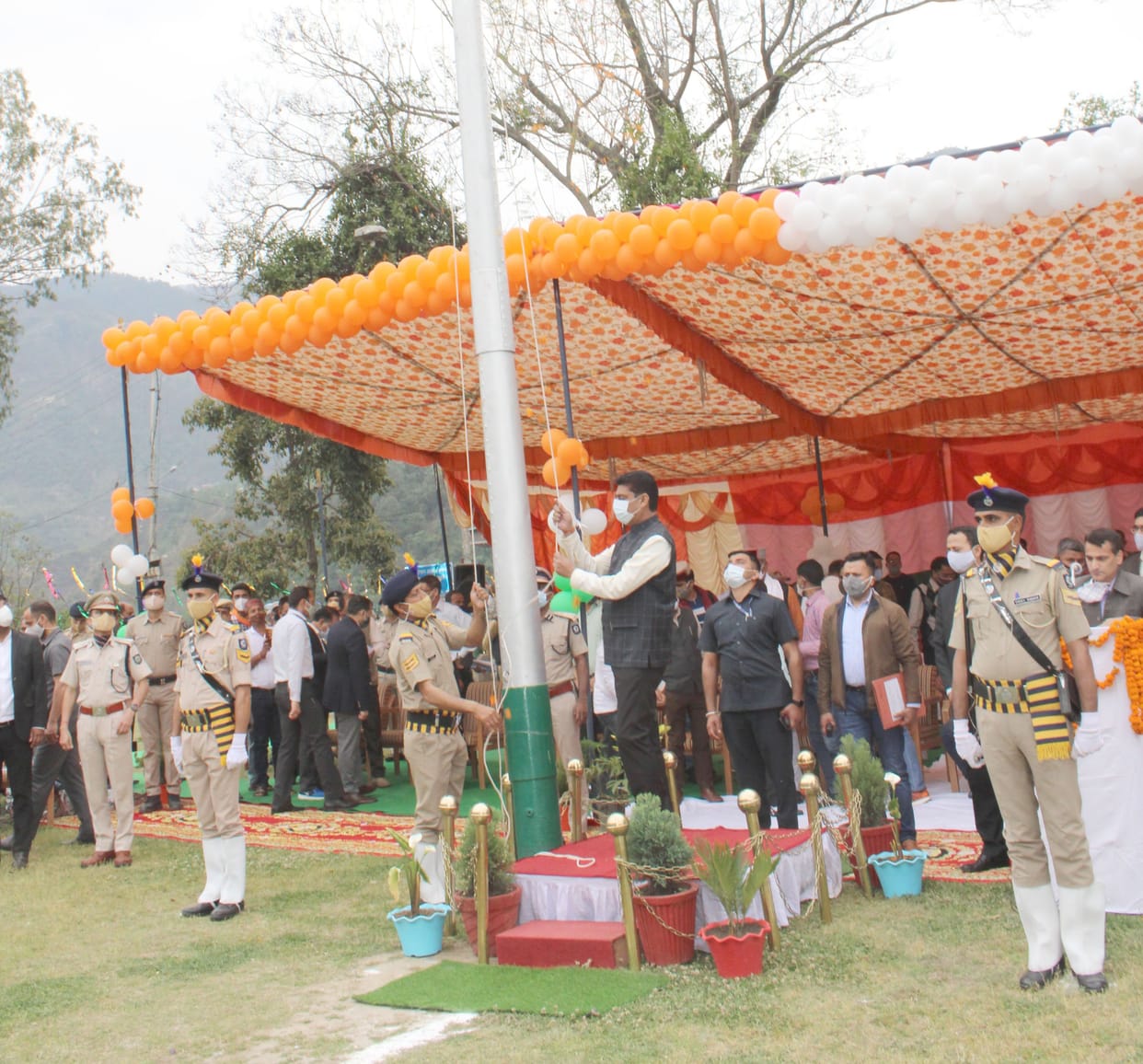Flag minister hoisted the flag in Chamba Chaugan