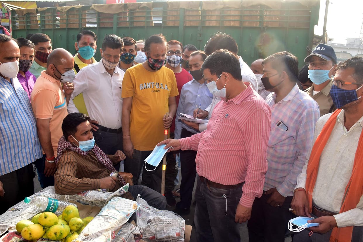 Challans of 16 people including two commissioners in the wholesale market