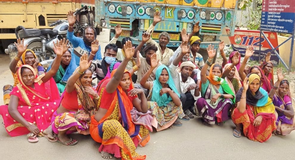 Vanvasi deprived of voting, staged in police station