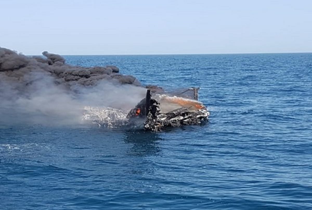 ICG and Gujarat ATS apprehend boat carrying 8 Pakistanis, 30 kg heroin near Jakhau coast