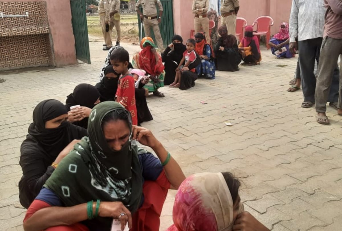 pics of voting for panchayat election in uttar pradesh.