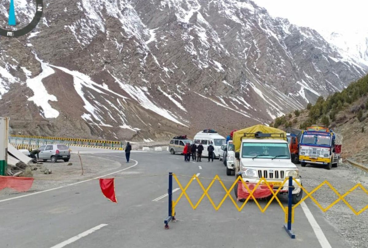 Himachal News: manali leh road restored for traffic after ten days
