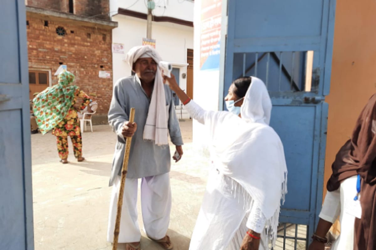 Panchayat Chunav 2021: Voters arriving at all centers to cast their vote in Saharanpur and see photos
