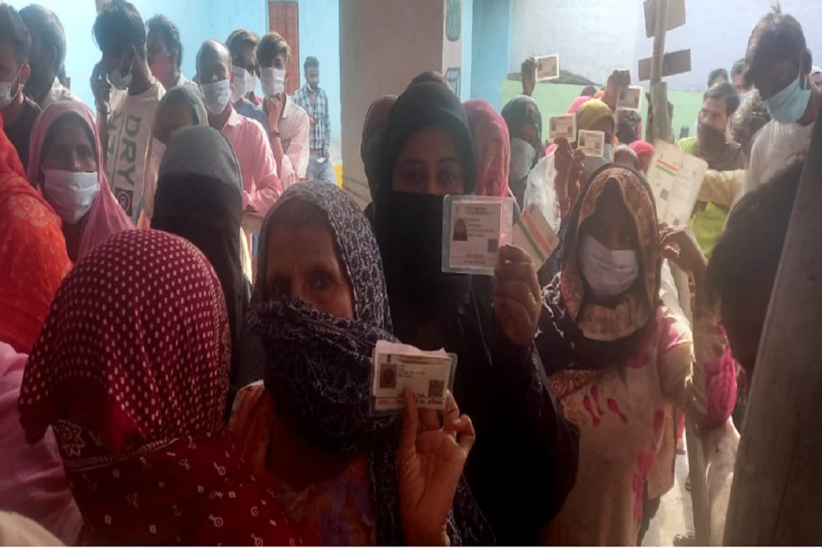 Panchayat Chunav 2021: Voters arriving at all centers to cast their vote in Saharanpur and see photos