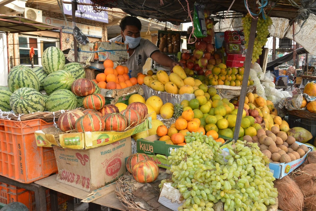 One hundred rupees dozen reached banana