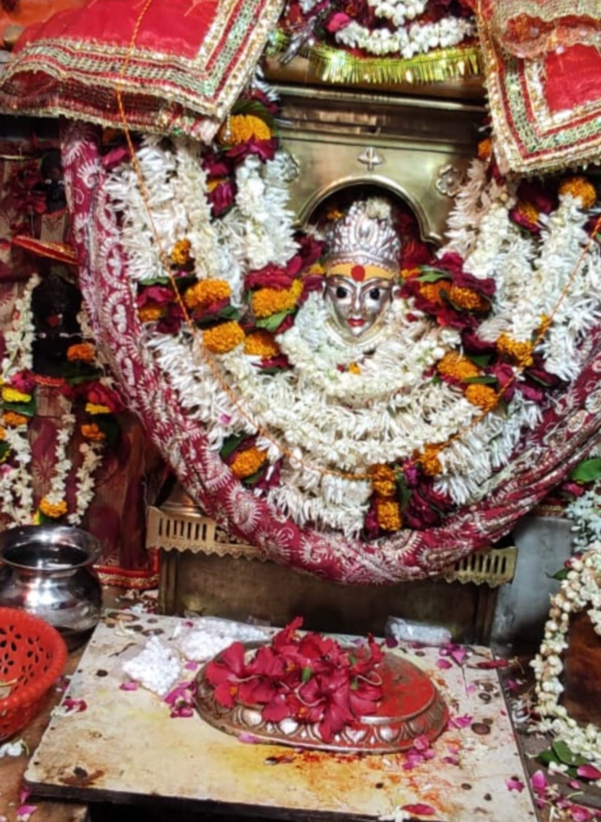Navratri 2021: maa Chandraghanta and Saubhagya Gauri worship ashish in varanasi