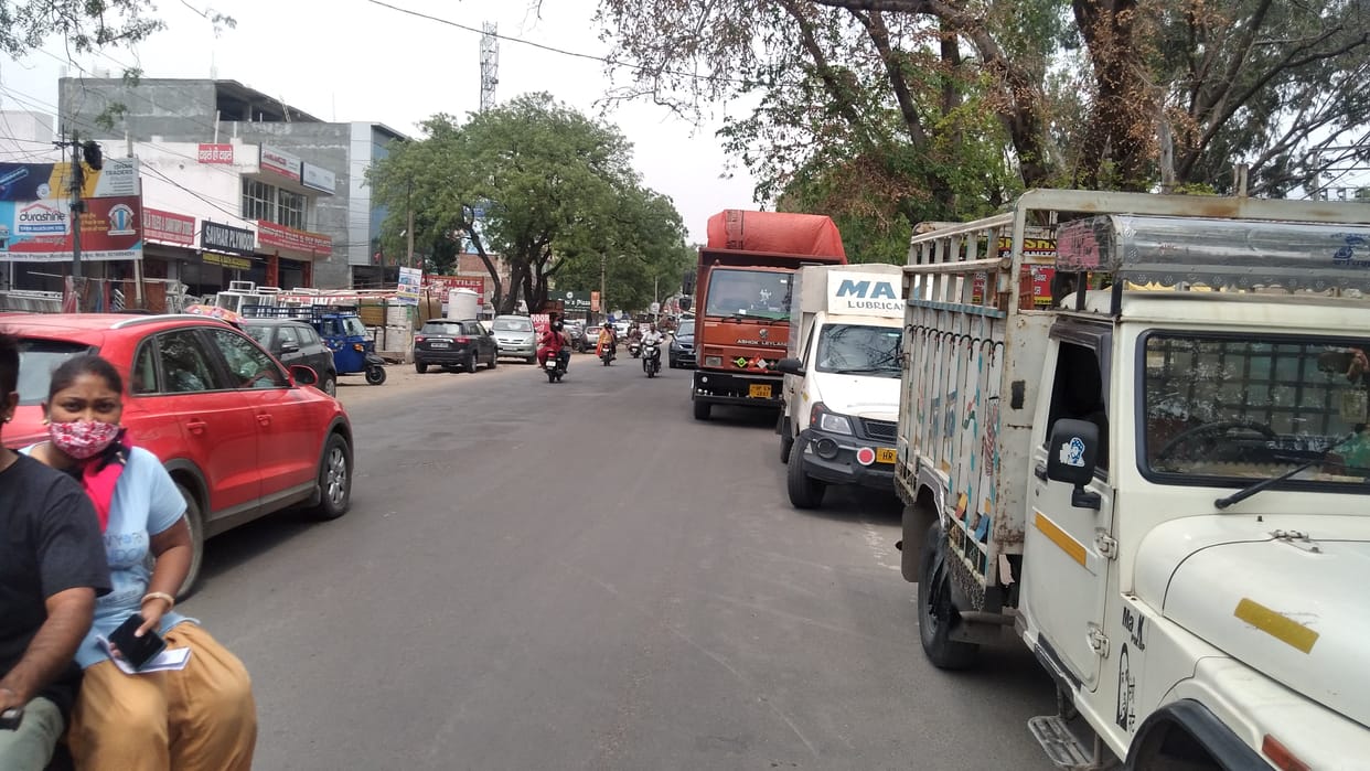 Encroachment: Showroom goods reached the road, now jammed