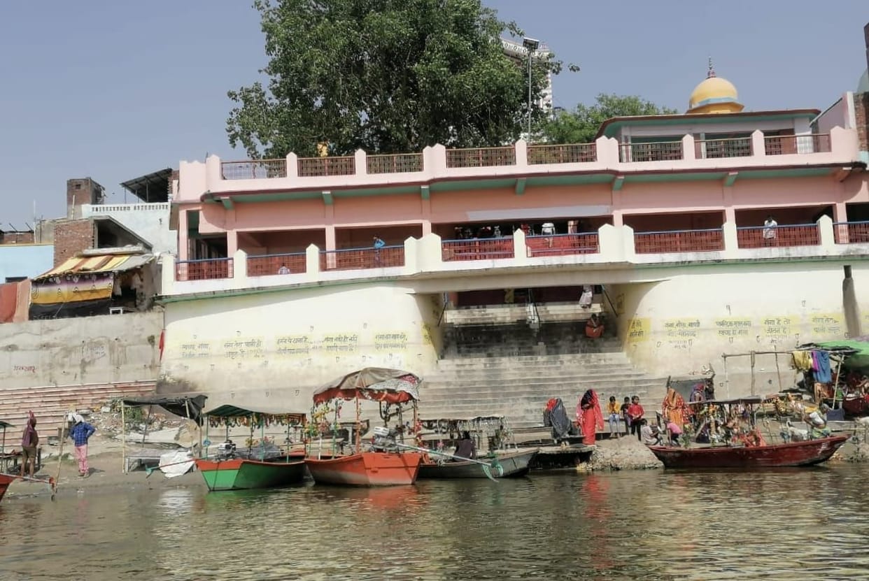 Faith: Ganga came to spread the feet of Chandrika Maiya