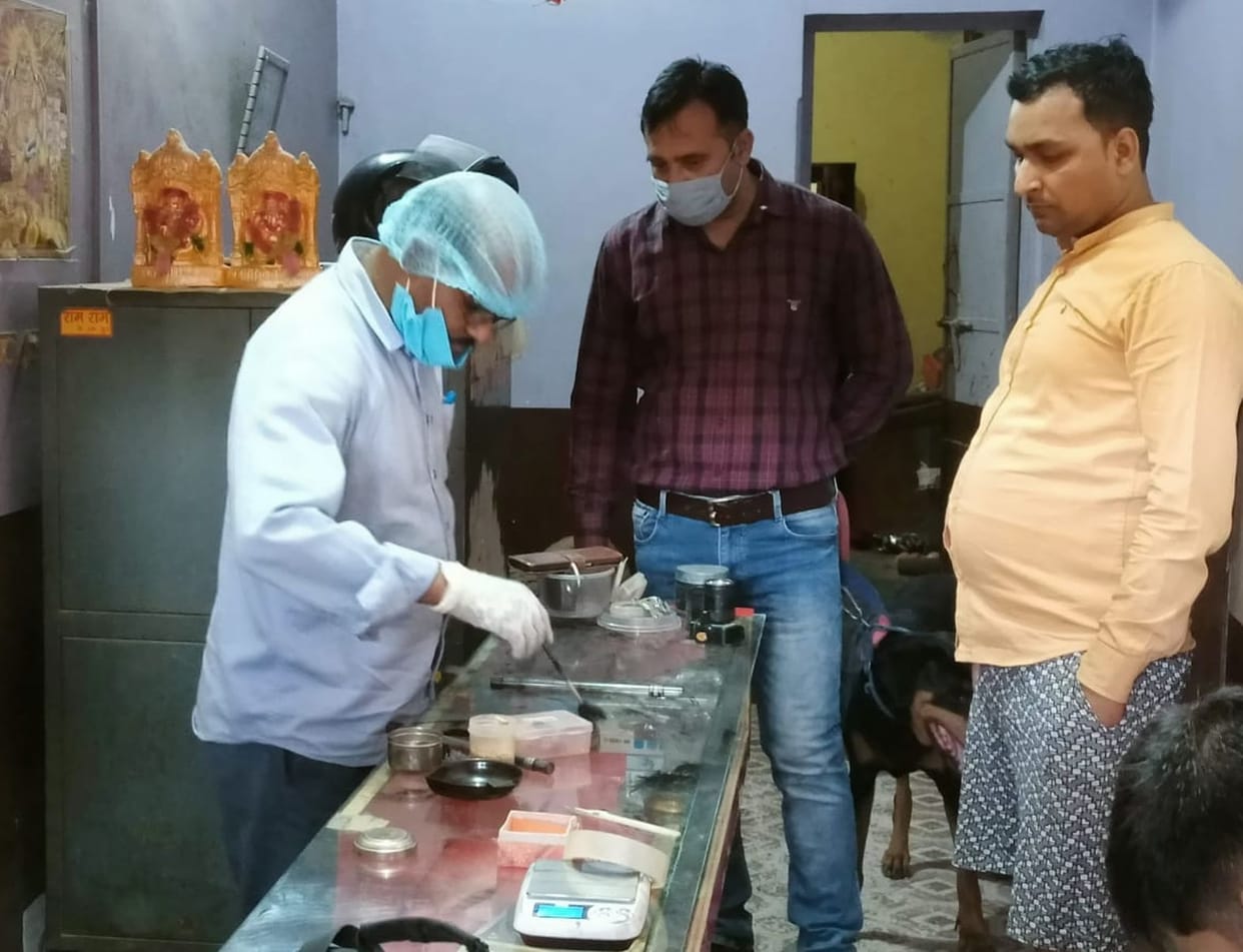 Lakhs stolen from Saraf's house and shop