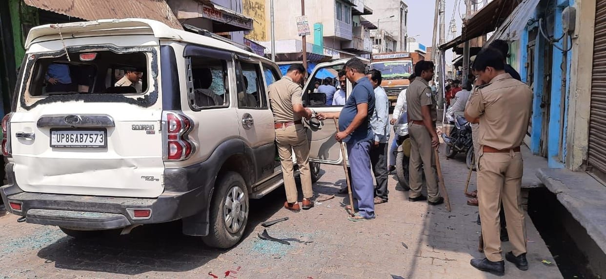 Hathras: Fight and stone pelting among supporters of two prime candidates