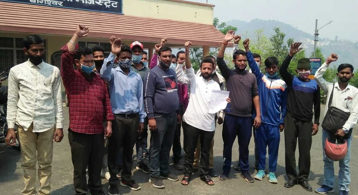 protest for electricity and bridge