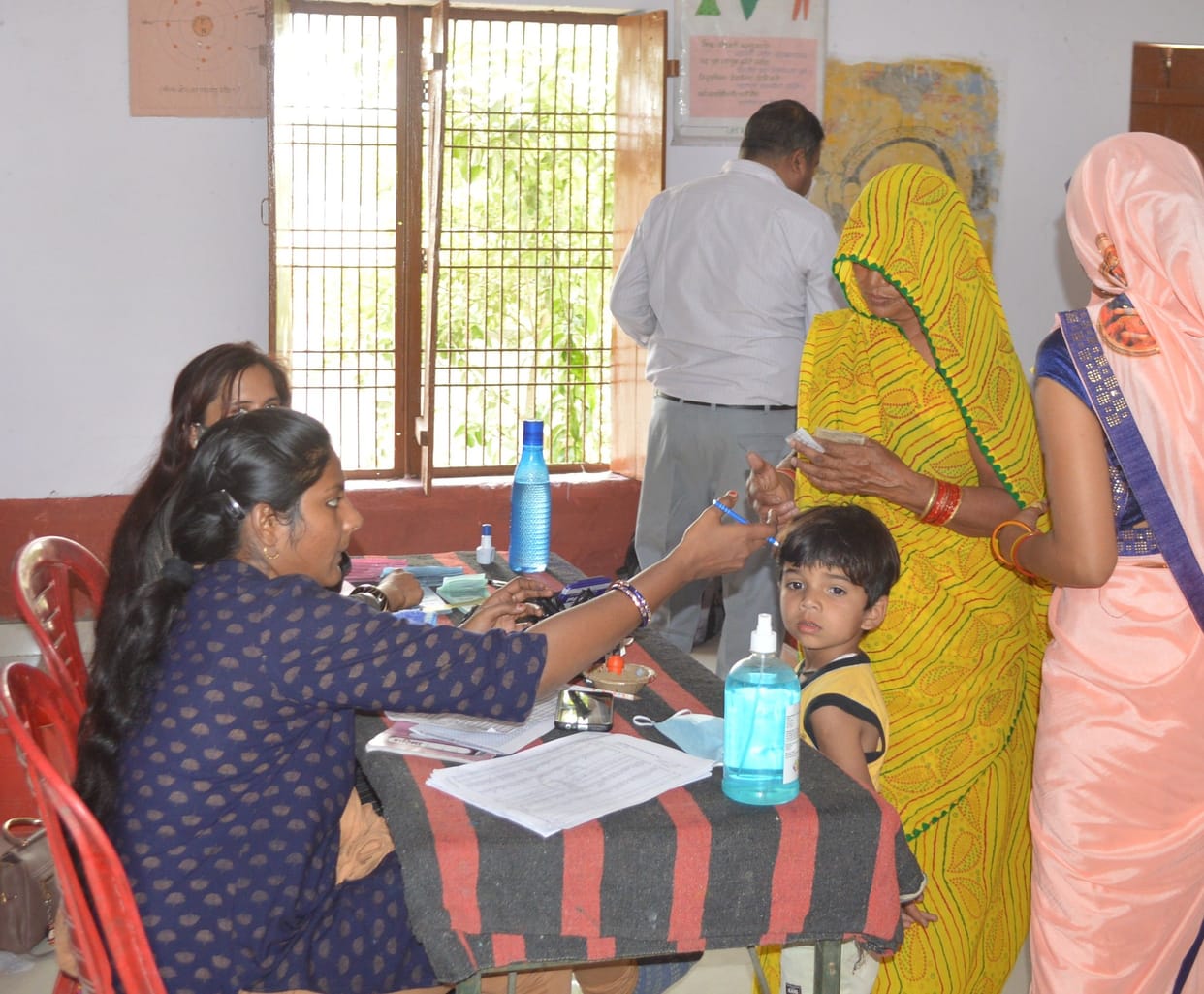 Hathras: Strikes of social distancing at polling stations