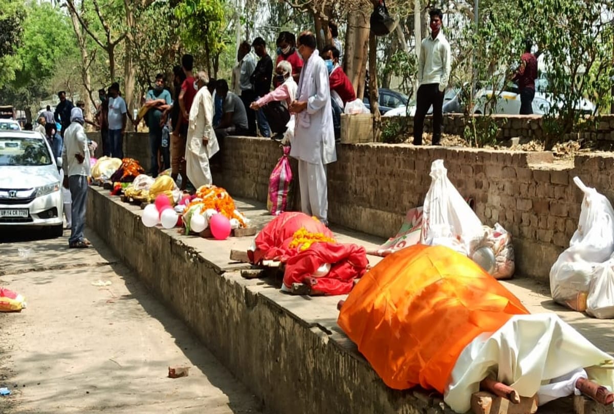 Coronavirus in ghaziabad long queue of dead bodies at hindon crematorium no record of death from corona in government data