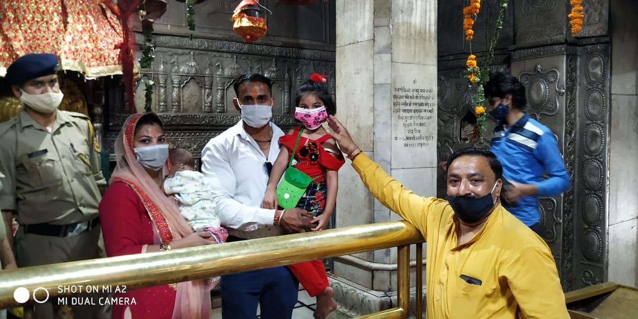 4.33 lakhs offering second Navratri in Jwalamukhi temple,Four thousand devotees visited the Mother's Jyoti on the third Navratri, kangra news