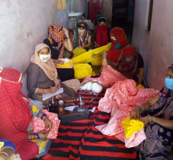 self help groups making face mask