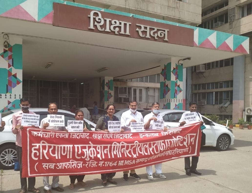 Hemsa demonstrated on the pending demands outside the education house