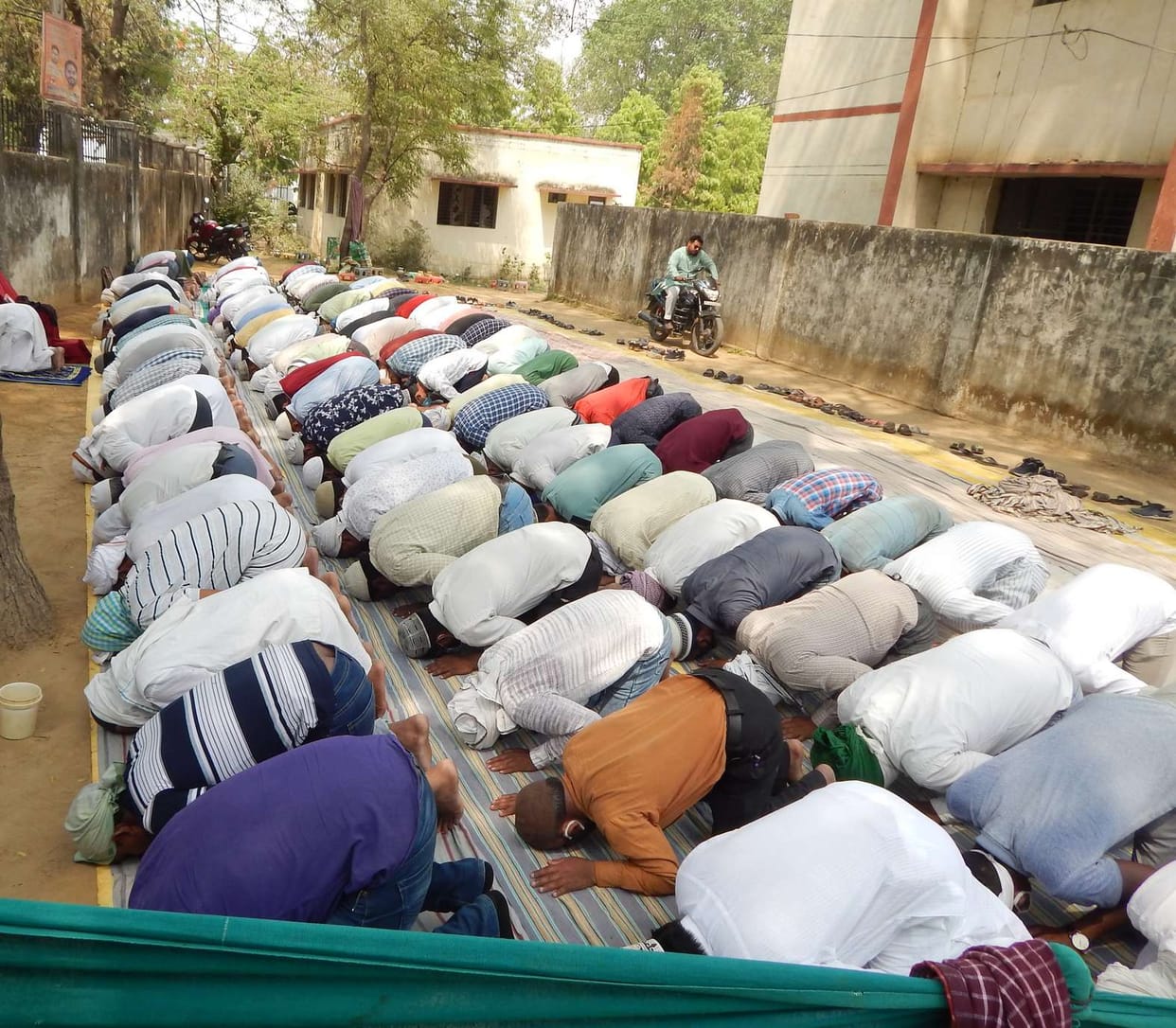 pay namaz in ramjan