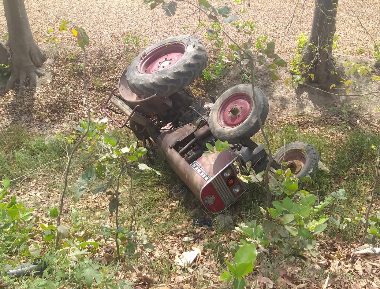 Driver dies due to tractor overturning, fellow serious