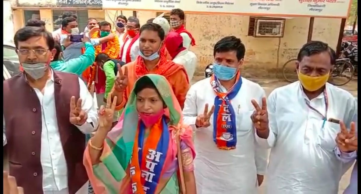 up panchayat election 2021 MLA wife who reached for nomination does not even know name of Prime Minister