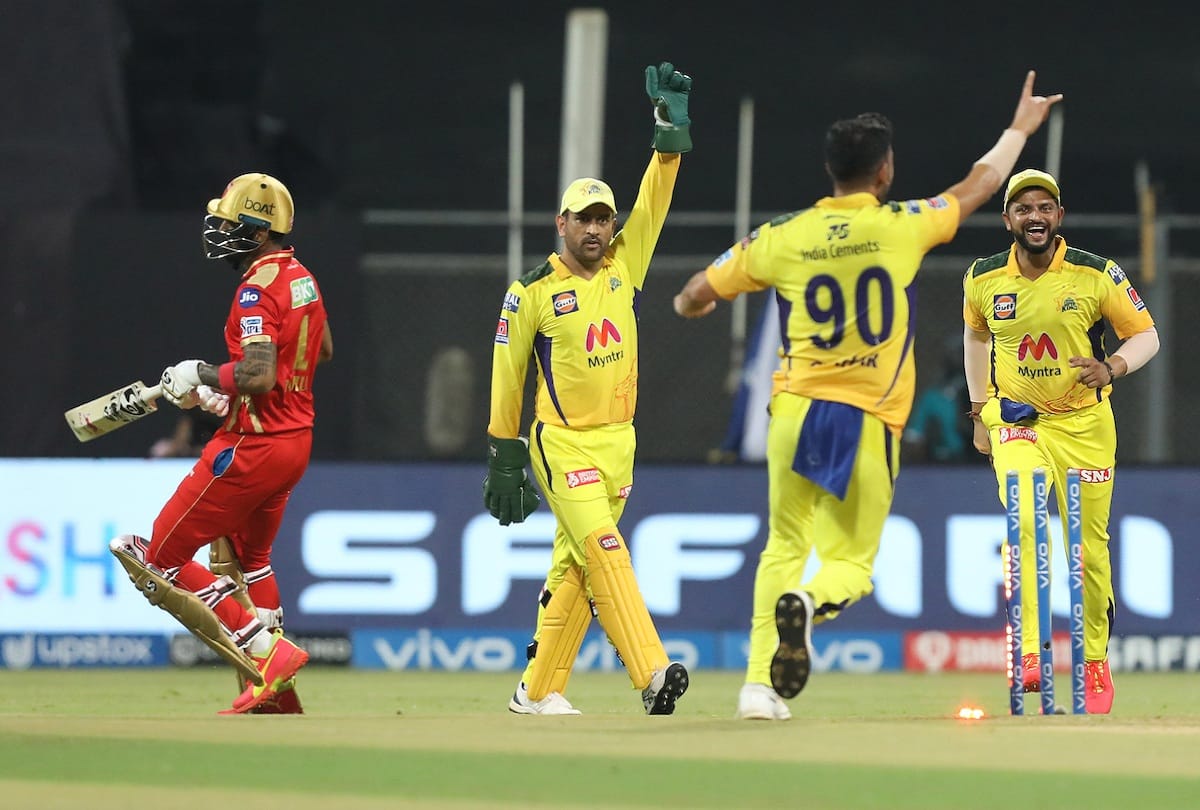 Deepak Chahar touches Mohammed Shami feet before match vs Punjab Kings