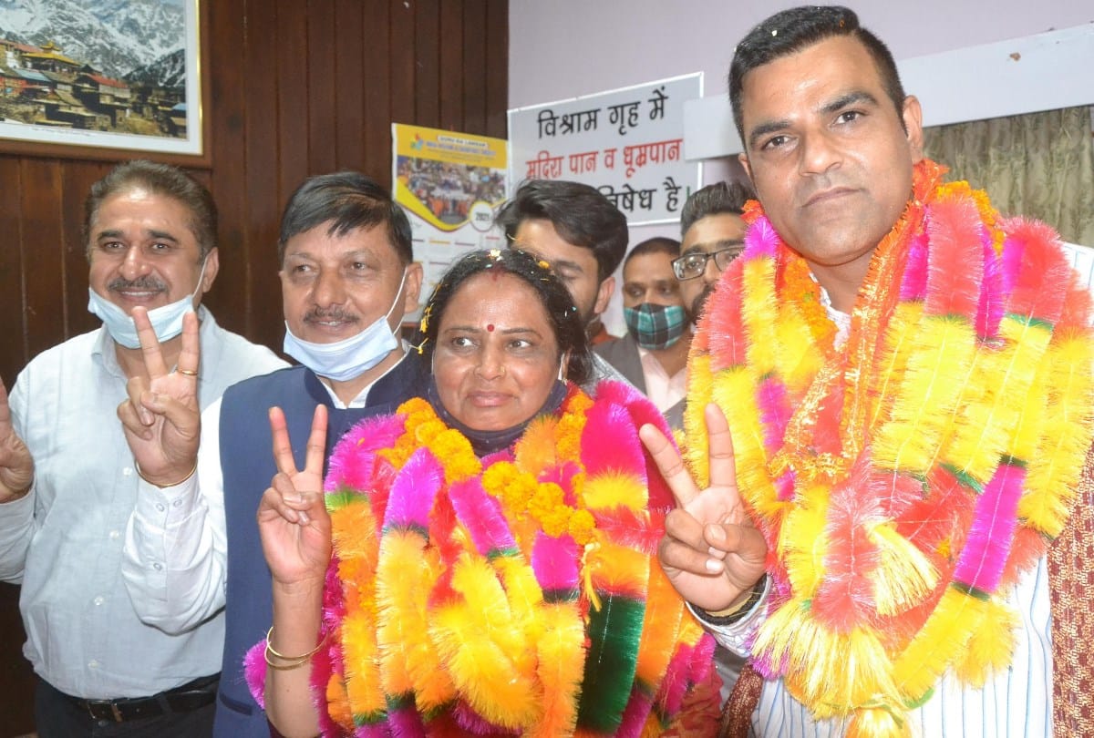 Poonam grover elected as mayor and rajiv deputy mayor solan municipal corporation